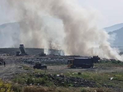 Има ли риск от замърсяване на въздуха след пожара в сметището в Русе?