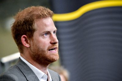 Принц Хари кацна на лондонското Летище Хийтроу съобщиха британски медии