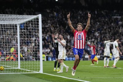 Маркос Йоренте донесе точка на Атлетико Мадрид в добавеното време на столичното дерби с Реал
