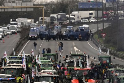 Европейската комисия направи днес първа отстъпка за да успокои протестиращите