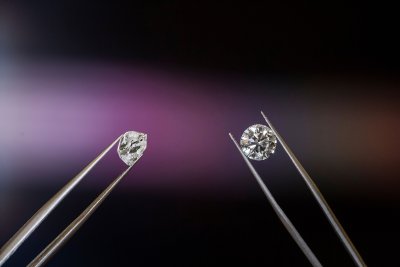 Швейцария забранява вноса на руски диаманти