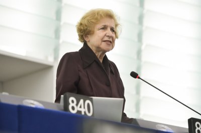 Проверяват латвийска евродепутатка за връзки с руското разузнаване