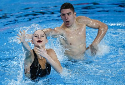 Черкезова и Исаев заеха 12-о място във финала при смесените дуети на световното първенство по артистично плуване в Доха