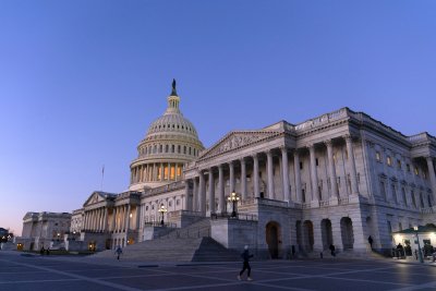Контролираният от демократите американски Сенат одобри пакет от 95 милиарда