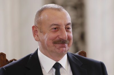 Илхам Алиев печели президентските избори в Азербайджан, според екзитпол