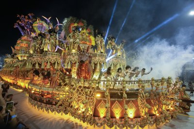 Започна пищният карнавал в Рио де Жанейро (СНИМКИ)