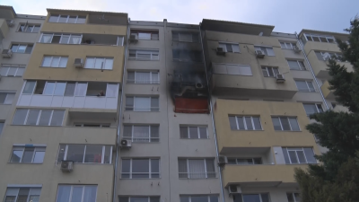 Пожар в Хасково - евакуираха цял вход на жилищен блок (СНИМКИ)