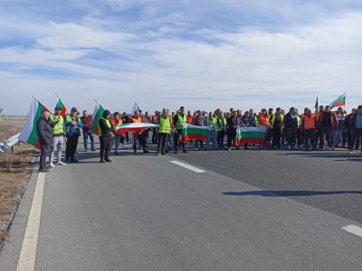 Протестиращите земеделци вдигнаха блокадата на автомагистрала Тракия в района на