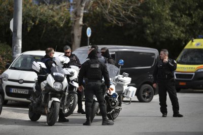 Четирима загинали при стрелба в офис на фирма в Гърция