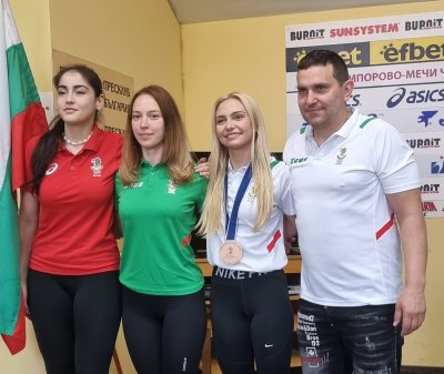 Три от четирите български фехтовачки които стартираха в турнира за