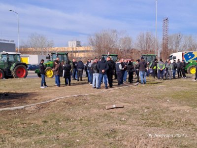 За пореден ден земеделци блокираха района на граничния пункт Дунав