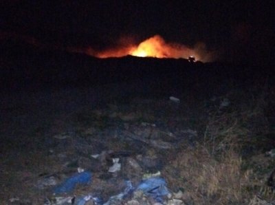 Пожар на нерегламентирано сметище край Пловдив тлее от дни