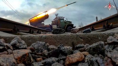 Руските сили се снабдяват незаконно от трети страни със сателитни