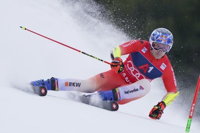 Марко Одермат води убедително след първия манш на гигантския слалом от Световната купа по ски в Банско