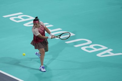 Онс Жабер отстрани безпроблемно Ема Радукану от турнира по тенис в Абу Даби