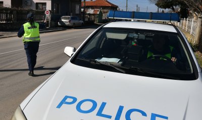 Две деца бяха отвлечени при кражба на кола в Дупница