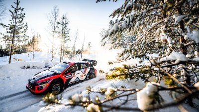 Финландецът Есапека Лапи с Хюндай продължава да води на снежното