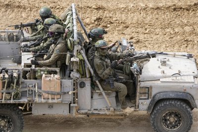 Израелската армия продължава операцията си срещу групировката Хамас с танкове