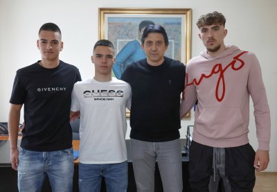 Трима юноши на Левски подписаха първи професионални договори с клуба