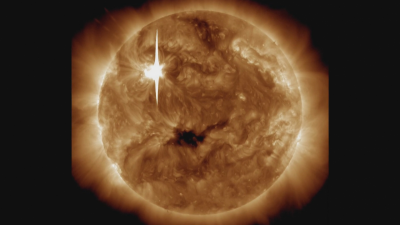 НАСА показа снимки от поредно слънчево изригване като пикът му