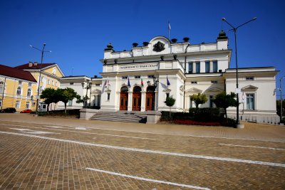 Историческата сграда на българския парламент ще бъде осветена с цветовете на украинския флаг