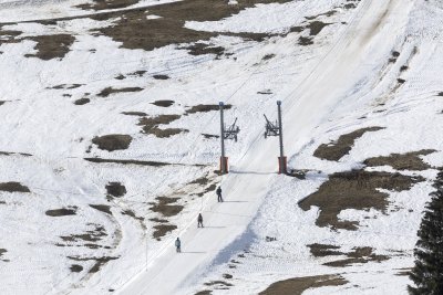 В пика на сезона: Зимният туризъм в Европа страда от липса на сняг