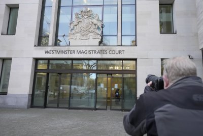 Шестият българин, обвинен в шпионаж във Великобритания, се яви пред съда в Лондон