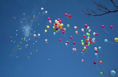 Хоро в центъра на Пловдив и балони в небето за хората с редки болести