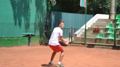 Леонид Шейнгезихт стартира с победа на турнира по тенис в Руанда