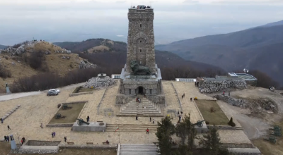 Ремонтът на Паметника на свободата на историческия връх Свети Никола