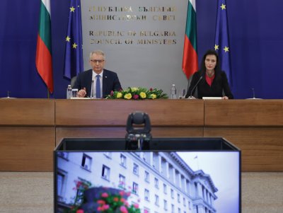 Премиерът и вицепремиерът в оставка Никоай Денков и Мария