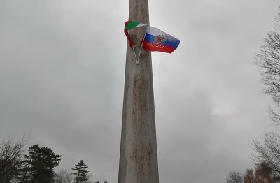 Сигнал за поставени руски знамена на стълбове по столичния булевард "Цариградско шосе"