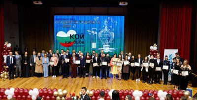 Димитър Илиев връчи приза "Студент на годината" на Ивет Горанова