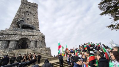 146 години свободна България: Почит към героите на историческия връх Шипка