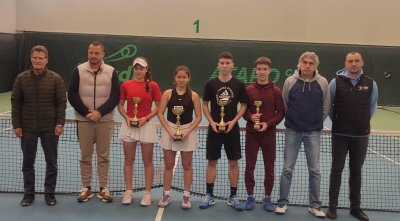 Ангел Владов при юношите и Галена Кръстенова при девойките са шампиони на сингъл на Държавното лично първенство по тенис на закрито до 18 г.