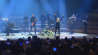 Преди броени минути примата на българската музика изнесе паметен концерт