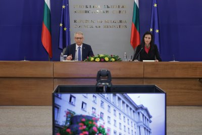 Премиерът и вицепремиерът в оставка Никоай Денков и Мария