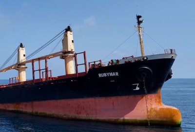 Товарен кораб, пътувал към Варна, потъна след нападение от хутите в Червено море