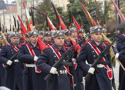 НА ЖИВО: Военен ритуал по издигане на националното знаме в София