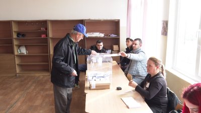 И в Бургаско днес се провеждат частични местни избори В