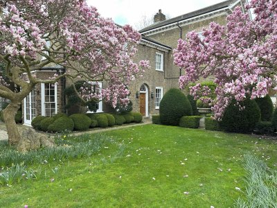 Домът на Фреди Меркюри в Лондон се продава