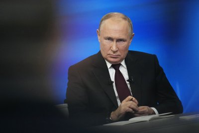 Ден преди началото на президентските избори в Русия Путин