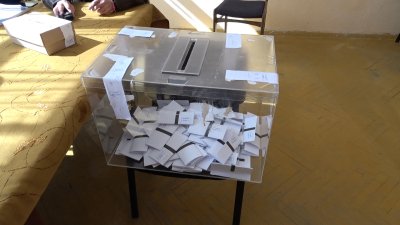 Частични избори се провеждат днес на няколко места в страната