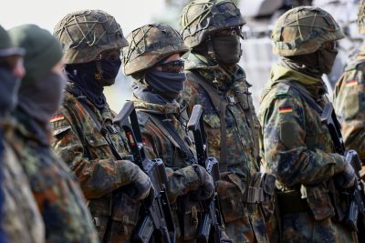 Половината германски граждани подкрепят връщането на задължителната военна служба сочат
