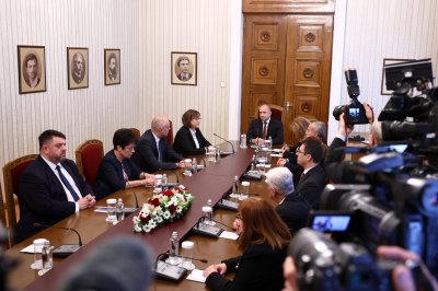 Продължават политическите консултации на президента Румен Радев с парламентарно представените