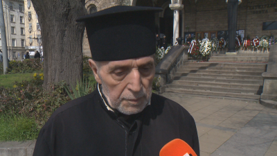 Патриархът остави обединена църква въпреки вътрешни проблеми които тепърва ще