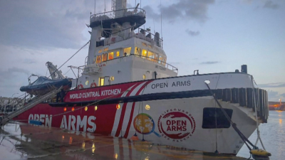 Корабът с хуманитарна помощ за Газа отплава