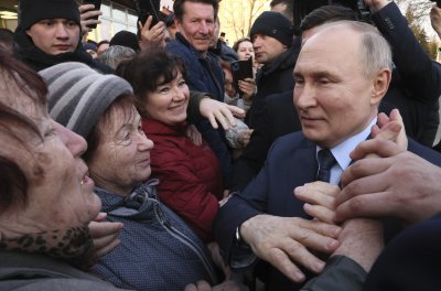 Путин се изправя срещу "символични" противници на президентския вот, който започва днес