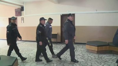 Пуснаха от ареста мъжа от Бобов дол, който преби жена си пред очите на детето им