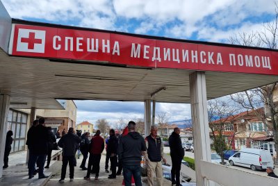 Протест в подкрепа на спешните медици от град Петрич към